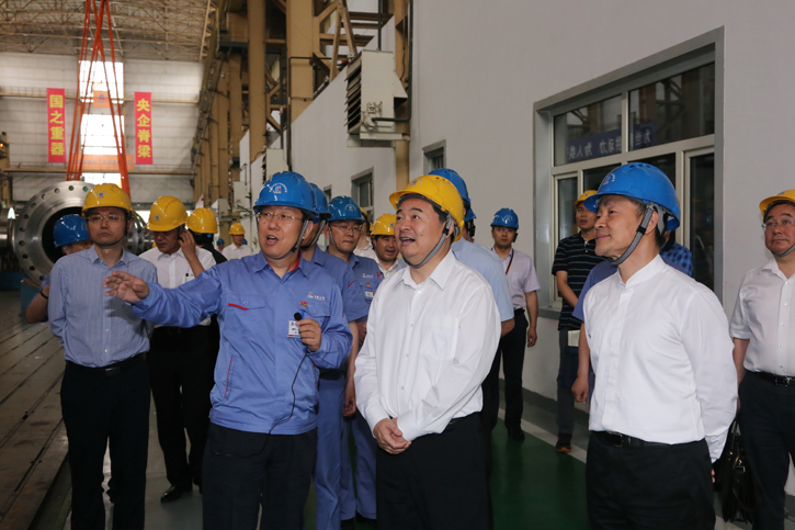 郝鹏参观调查人生就是博官网集团所属企业电机公司